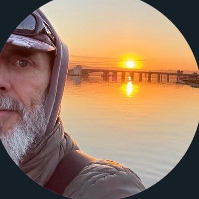 kjthomps's profile picture. I'm on  team humanity 💪🏻❤️⚡️