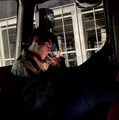 seksomannyak's profile picture. Taylar