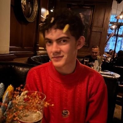 luciannafa's profile picture. Roger Federer é o dono, proprietário e rei do meu coração forever 🎾.

Clube das Mães do Joe Locke.