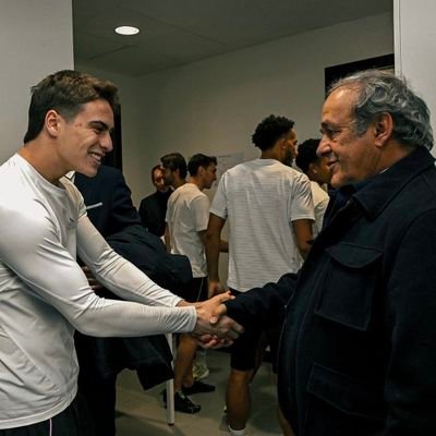 Debora730614's profile picture. Leggo da quando avevo 5 anni, di tutto. Amo la Juventus e la mia famiglia, il resto è solo una perdita di tempo.  Fino alla fine, la vostra