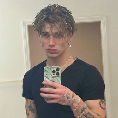 anth0nyg0ld's profile picture. be my favorite star