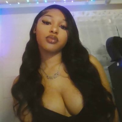 gyalamelia_'s profile picture. Self- taught artist🧑‍🎨 |♌️| COMMISSION OPEN!