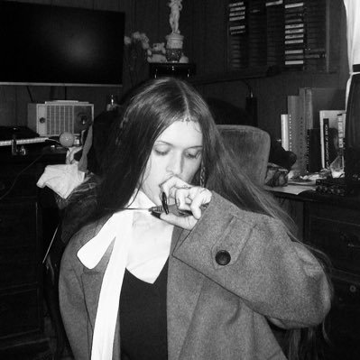 perverts_mp3's profile picture. 𝑤ℎ𝑒𝑛 𝑖𝑡’𝑠 𝑐𝑜𝑙𝑑， 𝑎𝑛𝑑 𝑡ℎ𝑒 𝑤𝑜𝑟𝑙𝑑 𝑒𝑛𝑑𝑠, 𝐼 𝑤𝑎𝑛𝑛𝑎 𝑏𝑒 ℎ𝑖𝑔ℎ