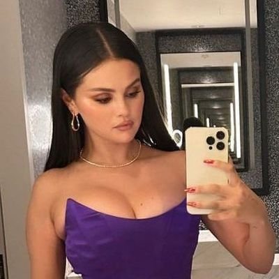 sabrinaxselenaa's profile picture. 