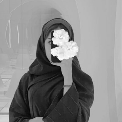 _ndai's profile picture. لا اليأسُ ثوبي ولا الأحزانُ تكسِرُني