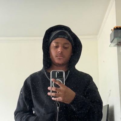 dayrotrades's profile picture. i click buy or sell and pray