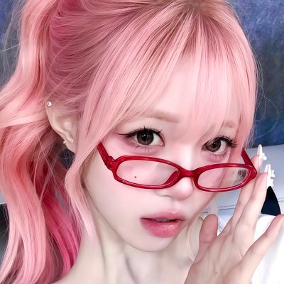 iqlitxchaewon's profile picture. 