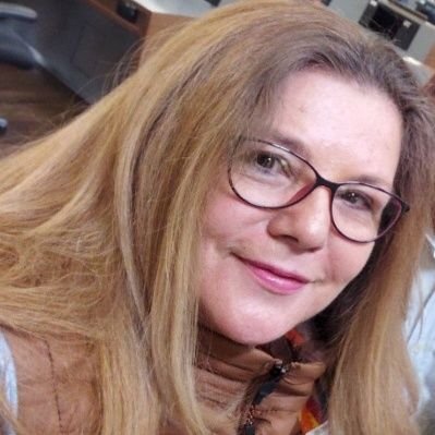 soyypuntodaphne's profile picture. Júzgame si estás en mis zapatos. 
*Santandereana mano!*Del trato que brinda, recibe.*Sin cuentos q tengo libreria
*Mi corazón late bien fuerte a la izquierda💗!