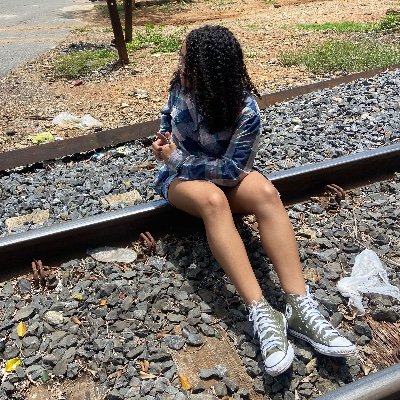 lahziss's profile picture. não tenho medo do escuro, mas deixe as luzes acesas