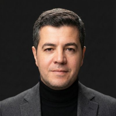 hilmibozdag_'s profile picture. İyi ki bilmiyor kalabalıklar/ Yağmura bakmayı cam arkasından/ İnsandan insana şükür ki fark var/ Birine cennet birine zindan/ İyi ki bilmiyor kalabalıklar