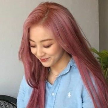 jihyoschae's profile picture. jihyo has my number.. she checks up on me