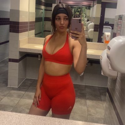 nadine_amberr's profile picture. 