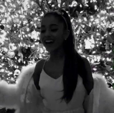 tweetsofag's profile picture. old Ariana Grande tweets from any era of her Twitter.