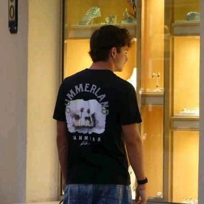 t0_ge_'s profile picture. • the boy who sought freedom •