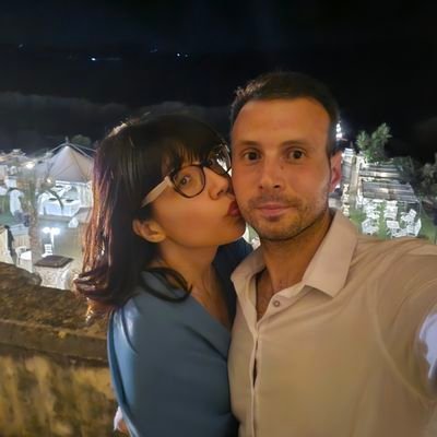 FraGra95's profile picture. Il cantautore ha più potere dell’imperatore, perché comanda il cuore e le parole delle persone; una canzone è più potente di un cannone. 🎤💪😉🔊🎶🎵🫀🧠