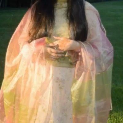 Gullalaaa's profile picture. She squeezed her eyes shut, and she prayed for good things for those she loved.