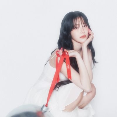 sylveonkpopnyct's profile picture. Democratic-Socialist | 🇨🇳 + NYC flag | pansexual & nonbinary 🏳️‍⚧️ | transit, kpop, Pokemon, politics | Pro-🇵🇸🇺🇦  | @sylveonprivate | Strawpage below 👇