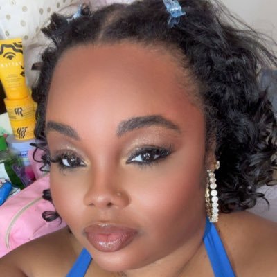 QueenOfPink87's profile picture. 📚 📺 ✍🏾 💗 #BlackWomenAreDope #EducationIsSexy #BLM #QueenAries “Boujee, bad and bossy. I ain’t got ish to prove.” The 🥶