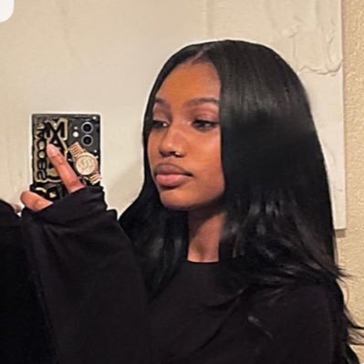 lushlina's profile picture. 