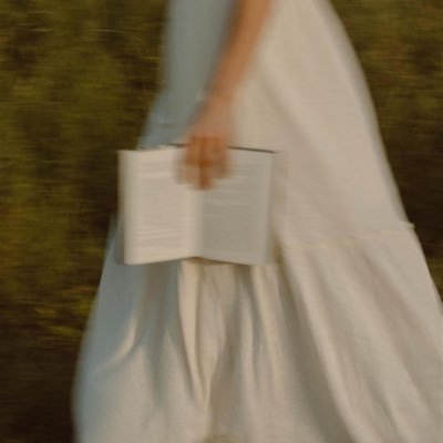 aminahanas's profile picture. Warning: may talk about fictional characters like they’re real.