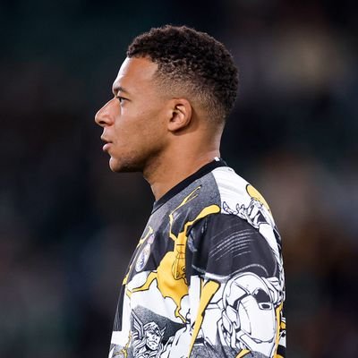 hobiimore's profile picture. hobi y yo comiendo fresas mientras vemos jugar al Madrid y programamos