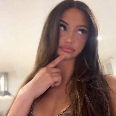 findumois's profile picture. @ladyvendetta__