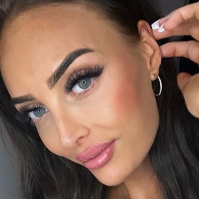 WillemsJan25180's profile picture. Divorced • Mama to one ✨ Lover of cozy nights, good coffee, and honest conversations. Here to meet new friends (and maybe more).