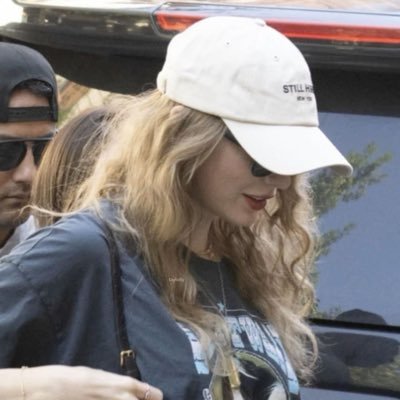 taylorfolklores's profile picture. being pretty and witty - fan account 🪽 - 30