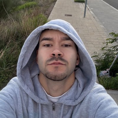 play2profitt's profile picture. 24 | Pluriempleado 🐙 y estudiante 👨‍🎓 💥 Busco llegar a la cima saliendo de un barrio pobre