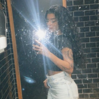 alimayas_'s profile picture. 