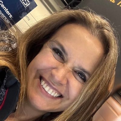 clothasub's profile picture. A la cama con un buen libro, o con alguien que haya leído muchos. #scubadiving 💙💛💙 Respiro bajo el agua. #Pareidolia #Virgo. #SecretosDelMar