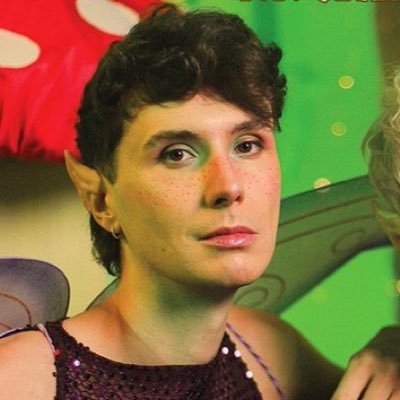 girljenga's profile picture. 18 • in a constant state of depression and existentialism • dnptwt • ₊⊹