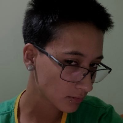 pinatrakinas's profile picture. não binario tatuador viciado em pipoca com manteiga