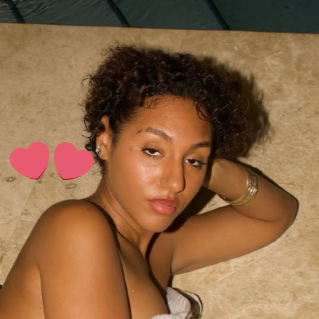 bbernice__'s profile picture. 🍀