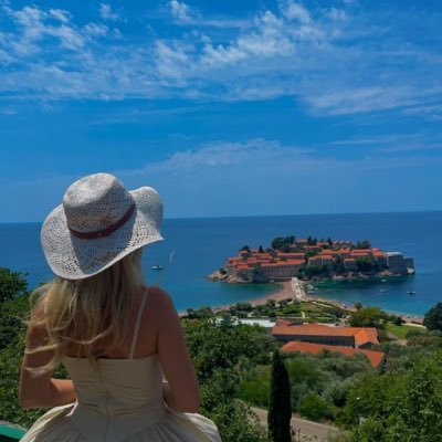 Eleanmiddleton's profile picture. ✨A passionate traveler exploring every corner of the world—walking through landscapes, feeling life with my heart🦋