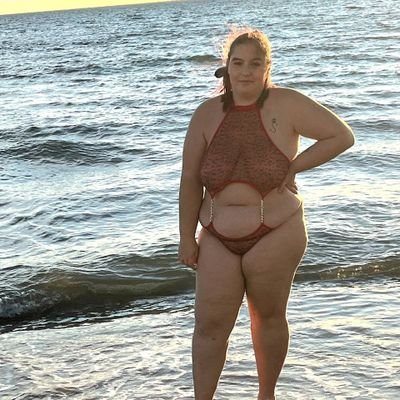 Marie33373's profile picture. viens on passe un bon moment inoubliable ensemble mais rien n'es gratuit 🥵🍑🍆