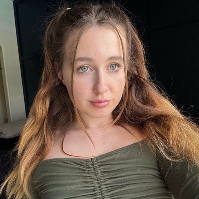 favour44496's profile picture. 18+❤️ 20 year old big booty Pettie Portuguese princess ❤️ mummy to 3 dog's ❤️ nature and rock music Lover❤️ loving pleasing randos on the internet and all of me