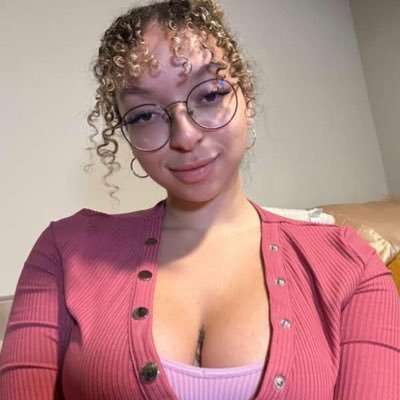 AriaM53247's profile picture. Be weird, be random, be who you are, because you'll never know who would love the person you hide.