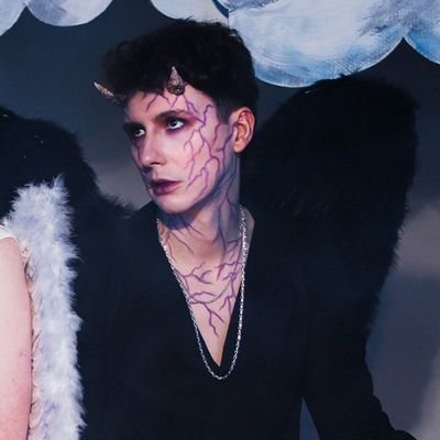 woodlands_jam's profile picture. 25
queer nonbinary blob
dip and pip supporter since 2012