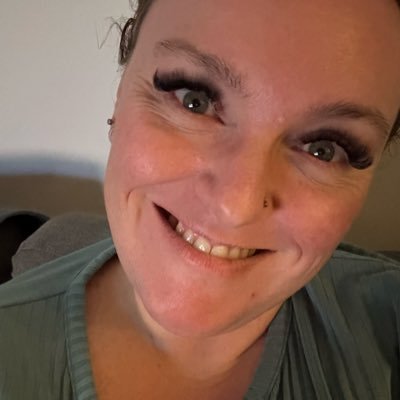 CurvesEndless's profile picture. 39, 🇦🇺 Loves Lego and I’m a Star Wars nerd. Passionate about the people she loves the most. Wears her heart on her sleeve.