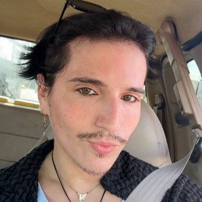 b0mbed's profile picture. 5’6 | 27 ✨🌙