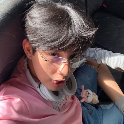 H0NEYW0RKS's profile picture. main yapper about idols, seiyuus & multimedia franchises ‧₊˚ ♡𓂃 jo1 (🍓👽👑🌱) — @clfrnia_maki 🌟 — @dailylipxlip 愛勇 💙💛 — a3! (🎮) — love live (💮🍨🏹)