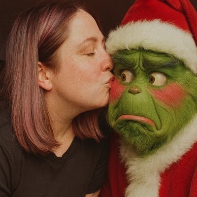 JuVonL's profile picture. Je vie d’amour, d’anxiété & de café. Mère, belle-mère, maman chat, blonde, naine et toutes autres tâches connexes.