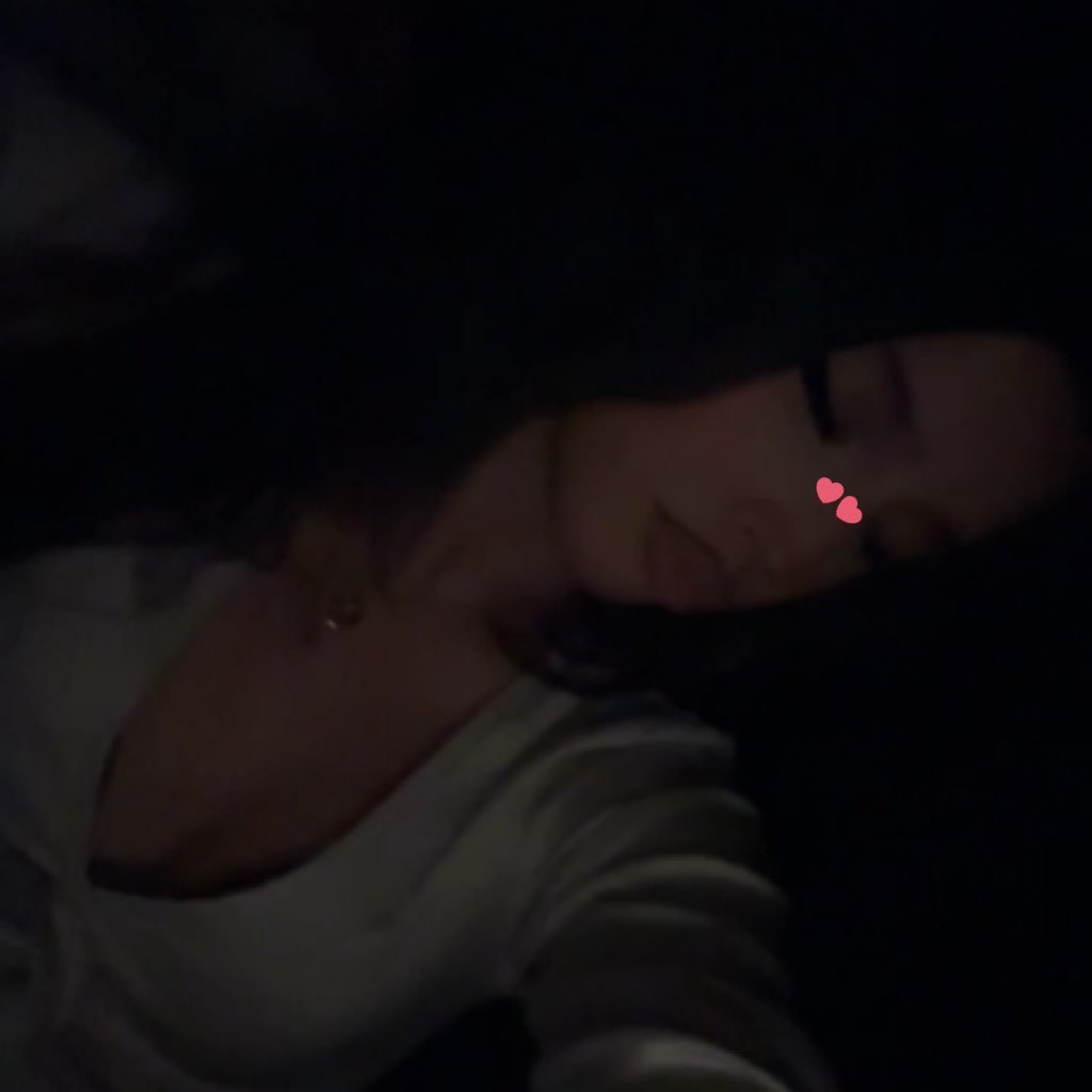 v4mplvms's profile picture. La vida me trata bien 💋 | ig : uzerdl_