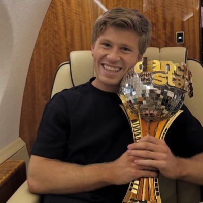 flickerfields's profile picture. niall horan and robert irwin lovebot