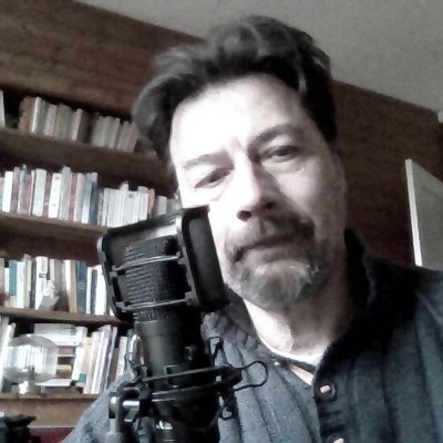 TypoteB's profile picture. La poésie aidera, elle nous donne un instant la chance de sortir du troupeau.