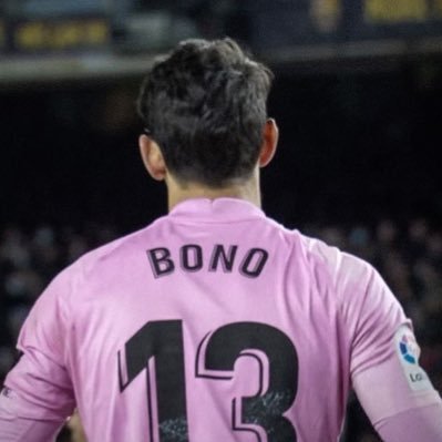 CRhfc7's profile picture. {مَا أَنزَلْنَا عَلَيْكَ الْقُرْآنَ لِتَشْقَىٰ} | #Alhilal #madrid #vivaRonaldo