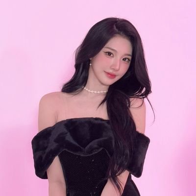 Carlawhorebe's profile picture. 