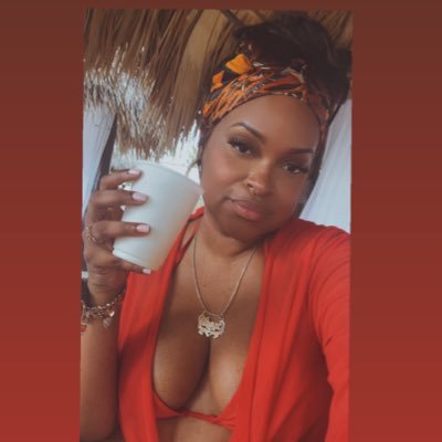 DollFaceBeautii's profile picture. The smarter you get, the less you tweet. Also, only ugly people have me blocked 🌚