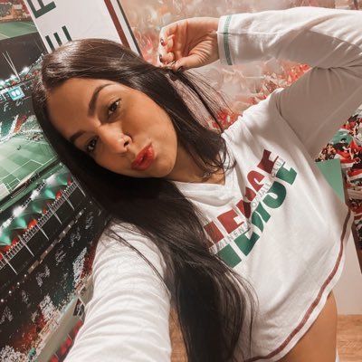 loreffc_'s profile picture. 📍profissional de vendas na loja do FLU barra shopping 🇭🇺 comprem comigo